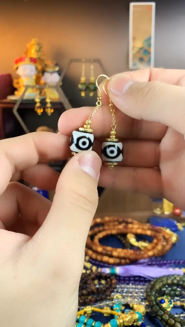 【闪购商品】玛瑙/玉髓耳坠未镶嵌黑白玛瑙耳钩一对