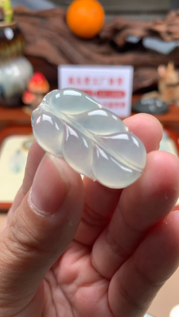 翡翠未镶嵌颈饰叶子