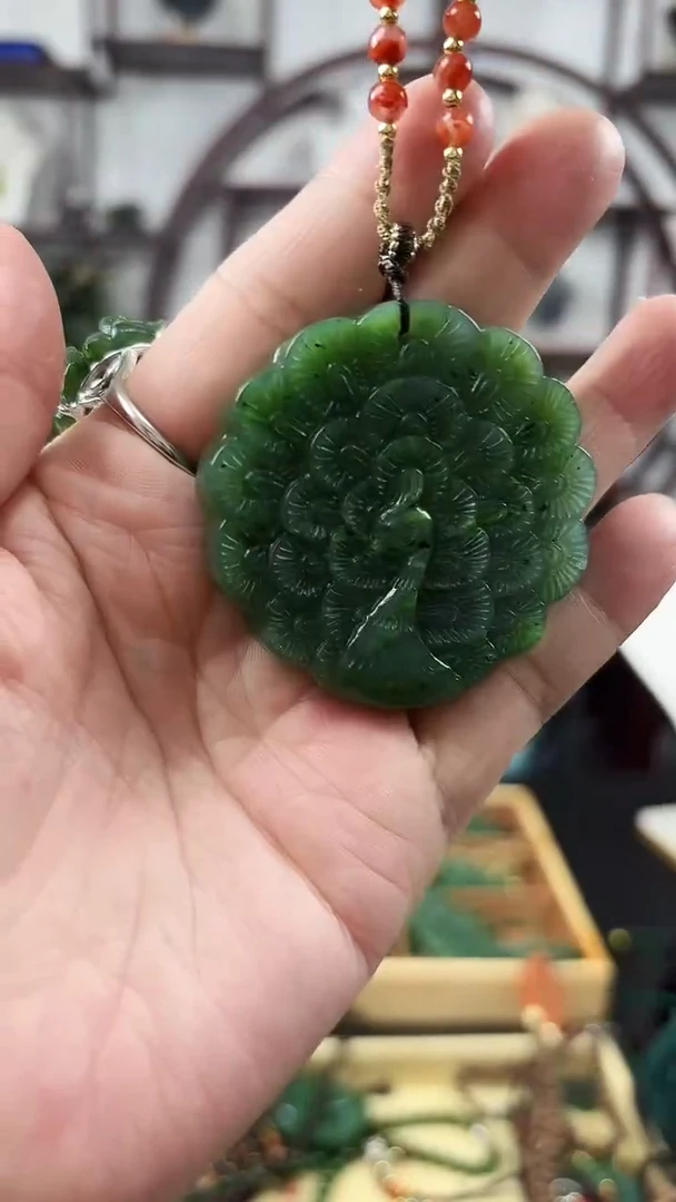 颈饰未镶嵌和田玉孔雀