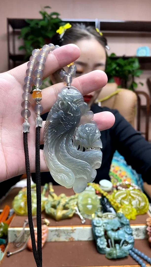 未镶嵌岫玉颈饰·