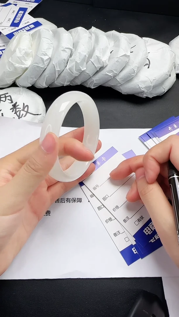 石英质玉手镯未镶嵌58-59