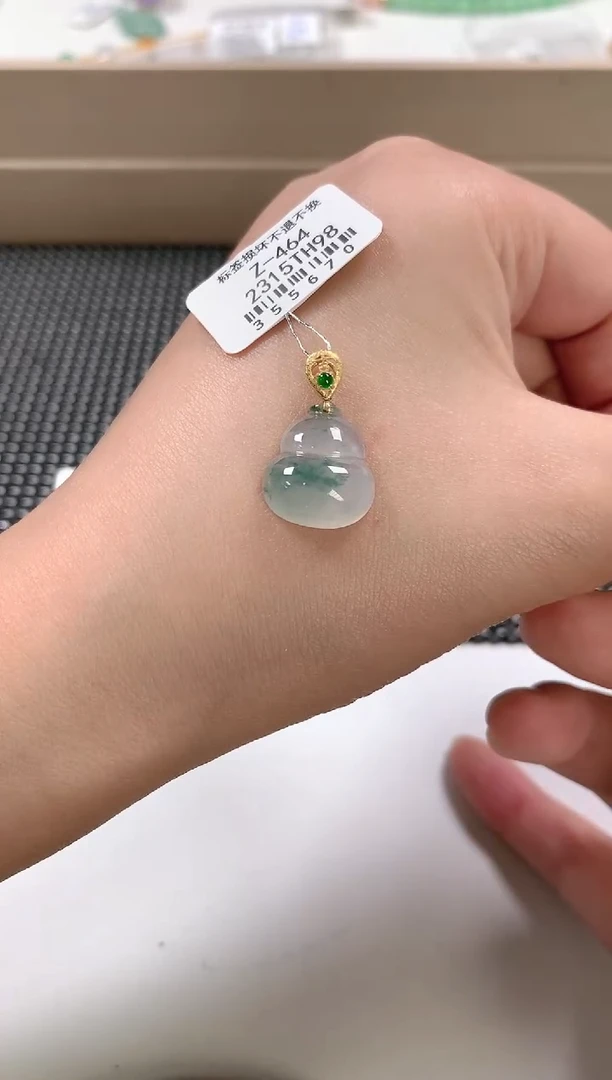 翡翠18K金镶嵌颈饰80