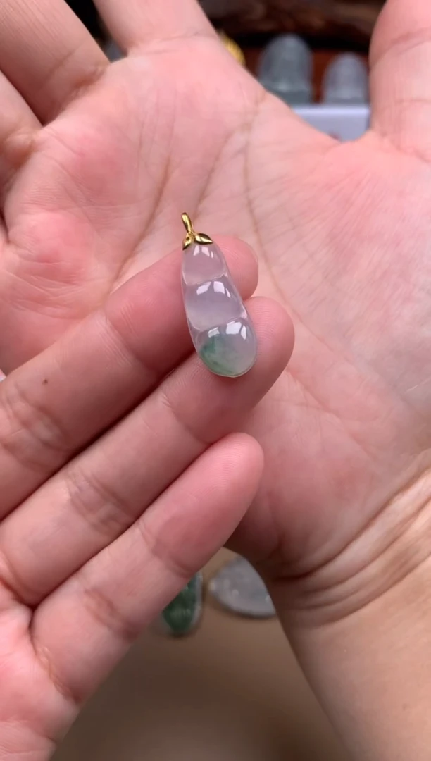 【闪购商品】翡翠颈饰18K金镶嵌豆子