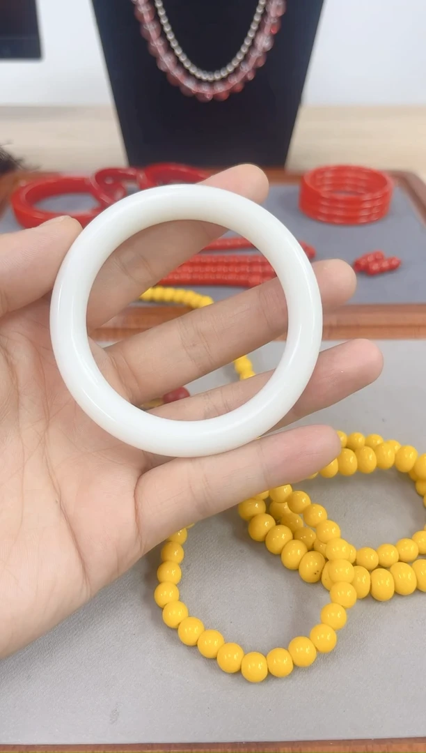 用****710号精品白色圆条手串60+