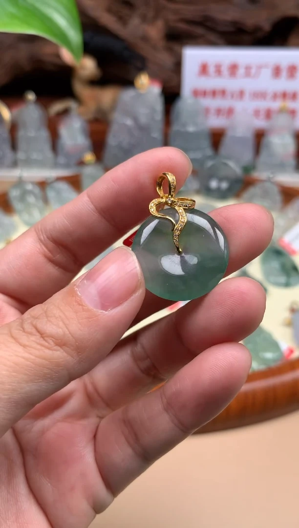 【闪购商品】翡翠颈饰18K金镶嵌平安扣