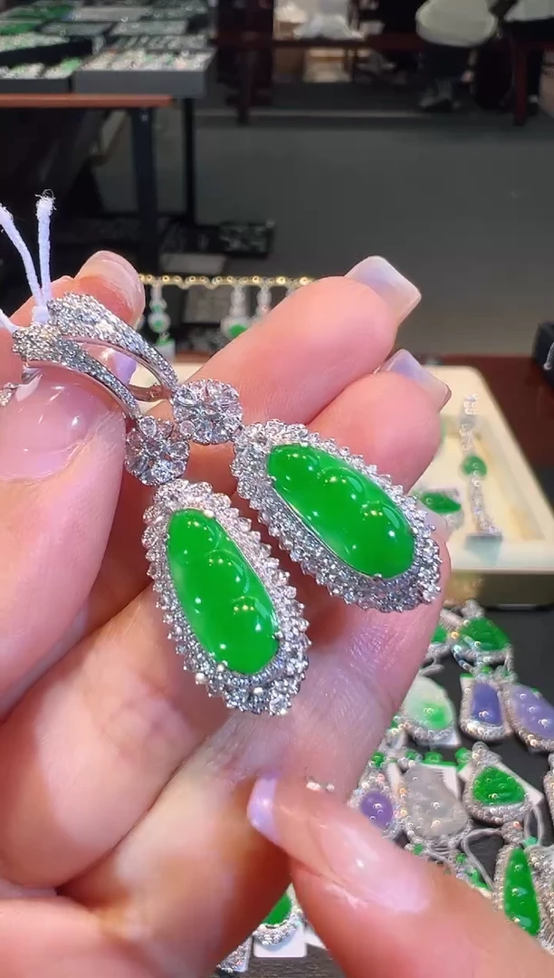 【闪购商品】翡翠耳饰18K金镶嵌翡翠