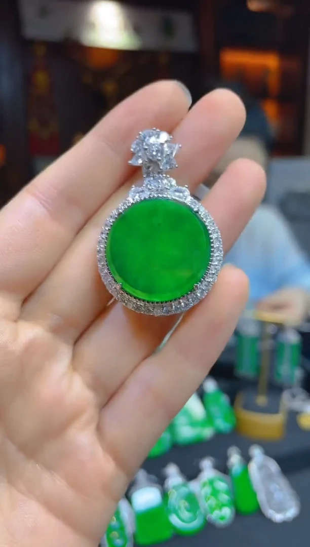 【闪购商品】翡翠颈饰银S925镶嵌112669天然A货翡翠圆牌