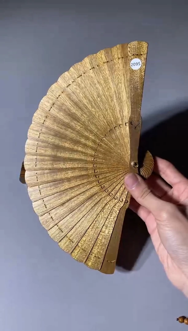 【闪购商品】金丝楠木雕209号15cm金丝楠木小叶桢楠扇子