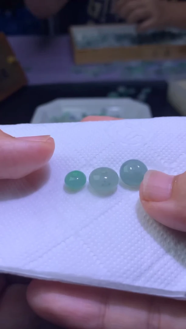 未镶嵌定制翡翠毛货