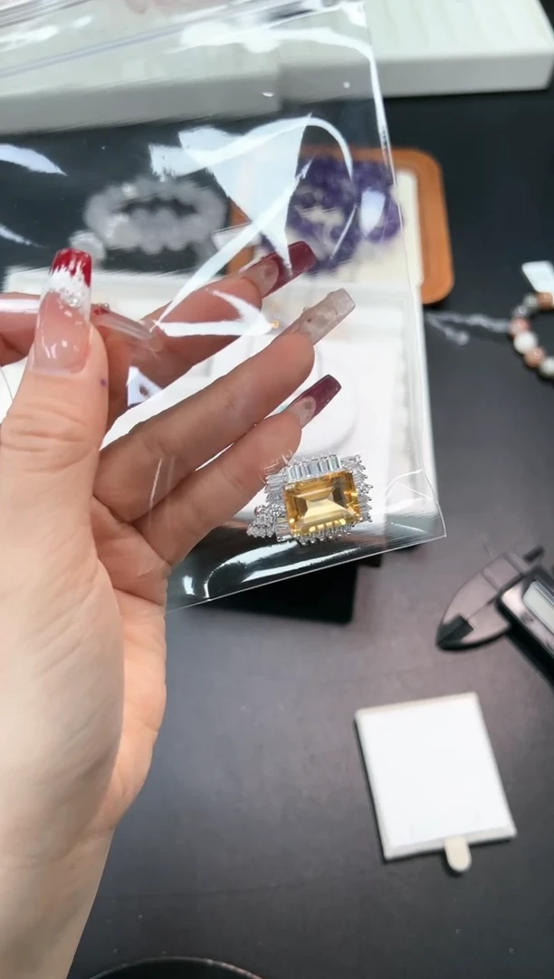 【闪购商品】黄晶吊坠(不含链)银S925镶嵌41b多样性发其一/1个