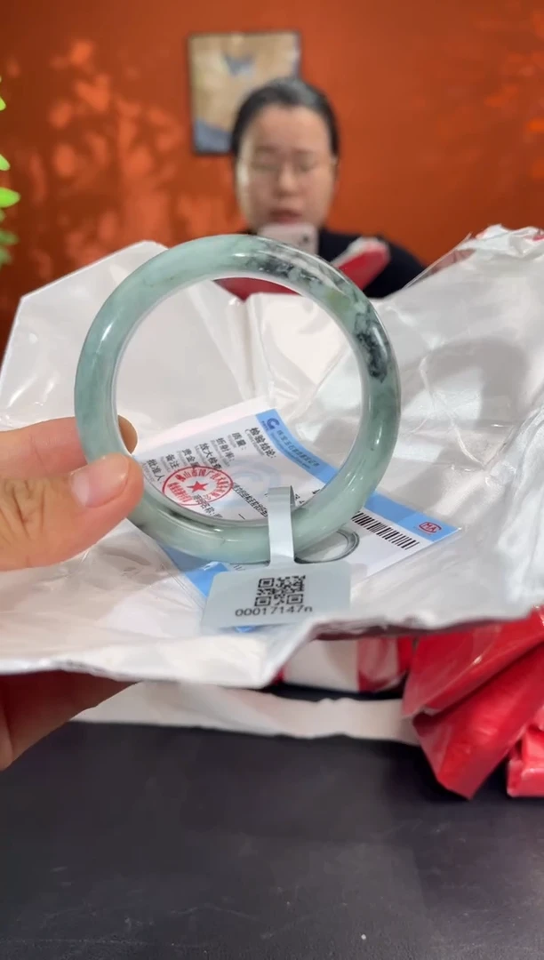 未镶嵌手镯翡翠翡翠手镯（微瑕）