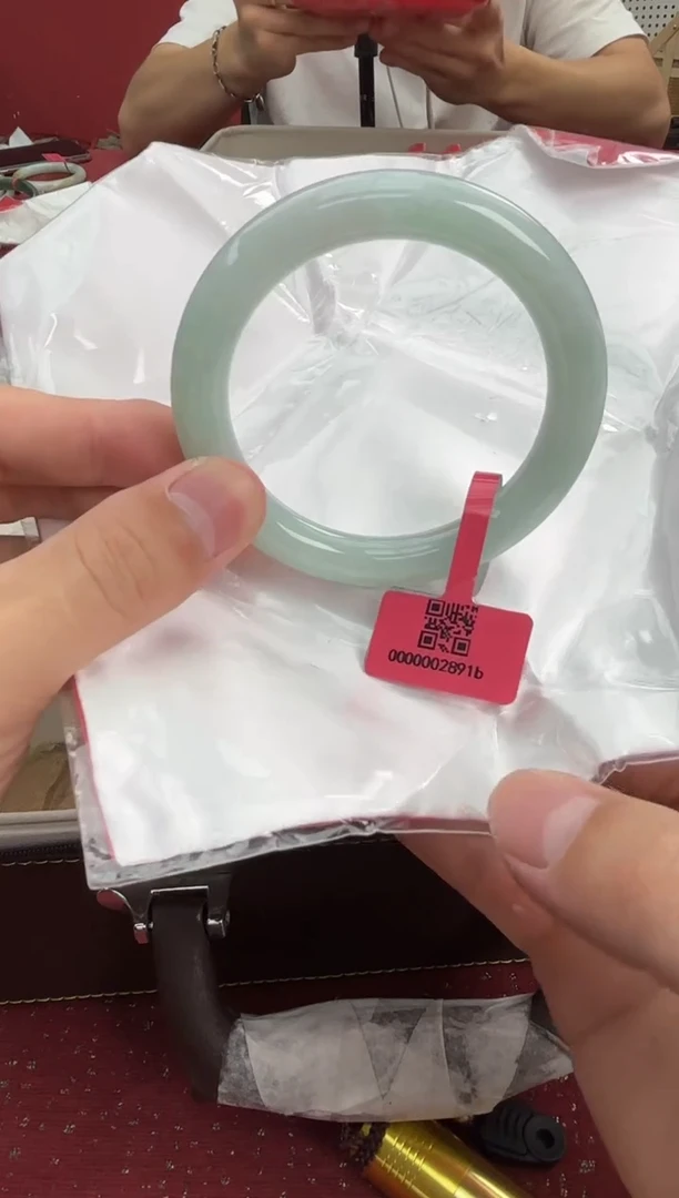 翡翠手镯（圆镯）未镶嵌9手镯