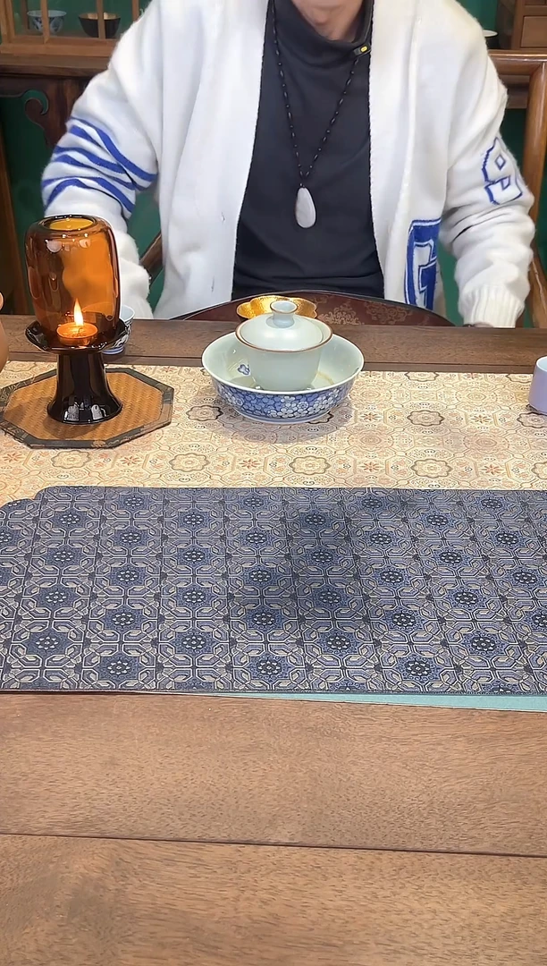 工厂直销直播间没有中间商赚差价，藏蓝色桌旗