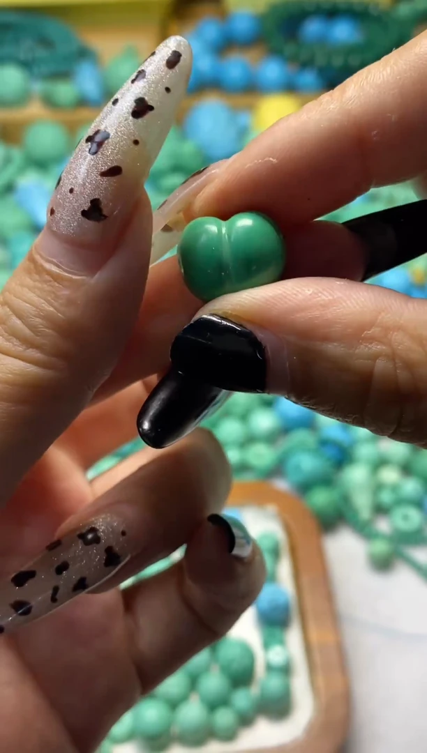 无非金属绿色屁桃