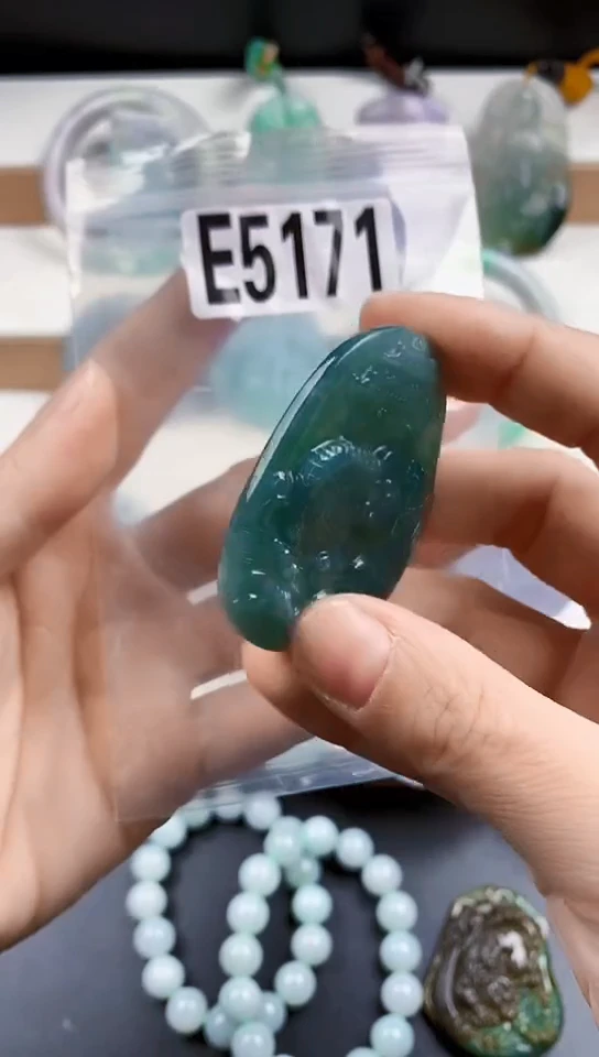 颈饰未镶嵌翡翠天然翡翠吊坠挂件