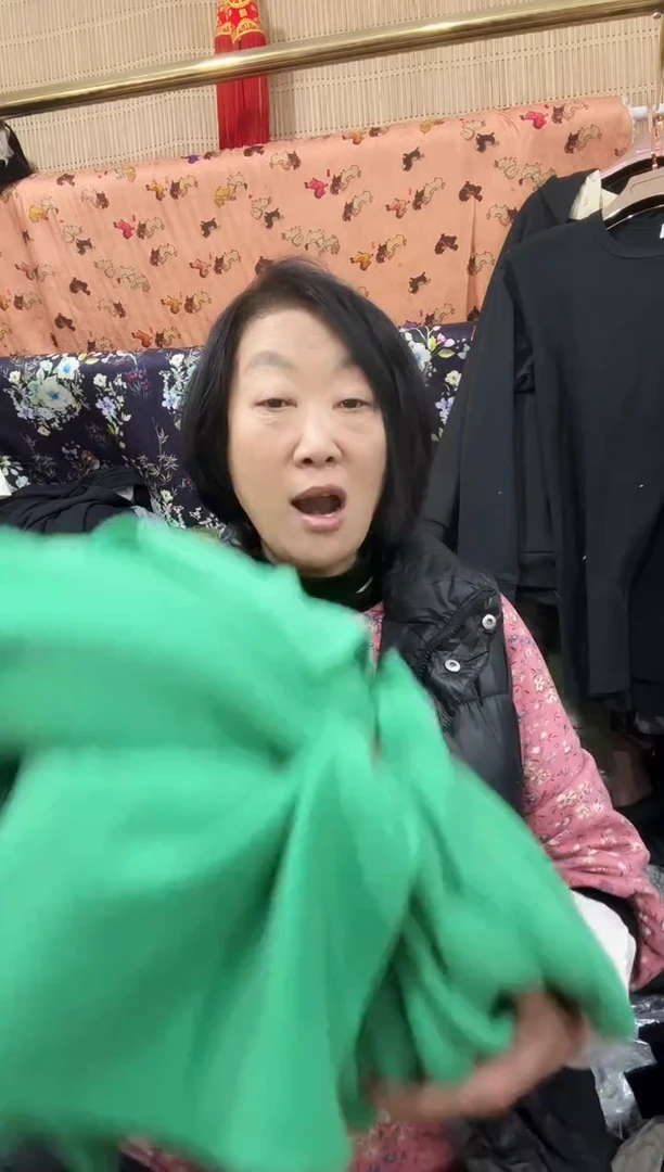 奥粒绒绿色男女款同款家居服裁片一套