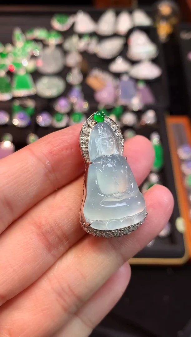 吊坠(赠链)18K金镶嵌翡翠玻璃种茅台白素衣宝瓶观音吊坠