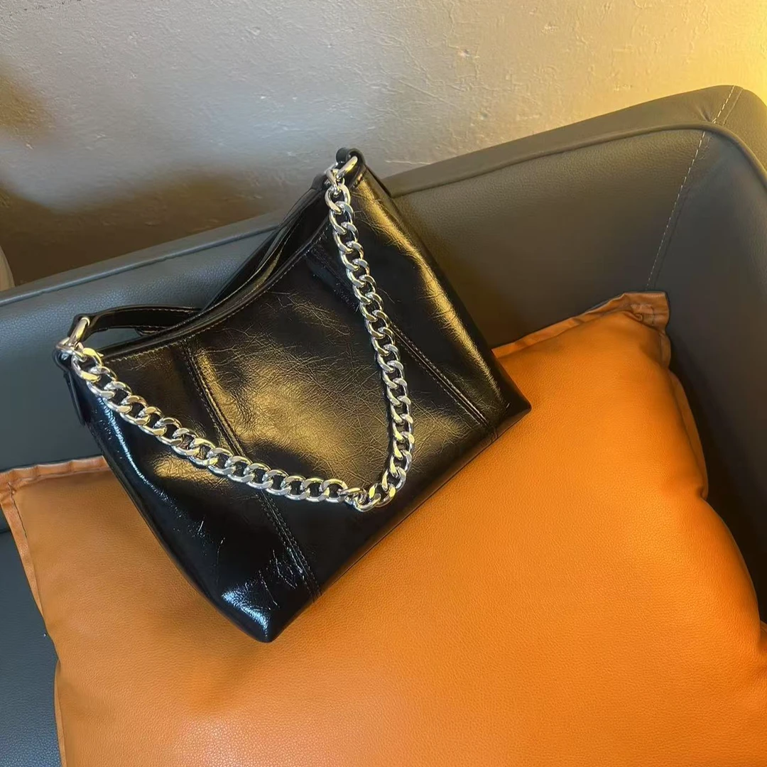 2025新款时尚链条单肩斜挎包高级感小众设计腋下水桶包380