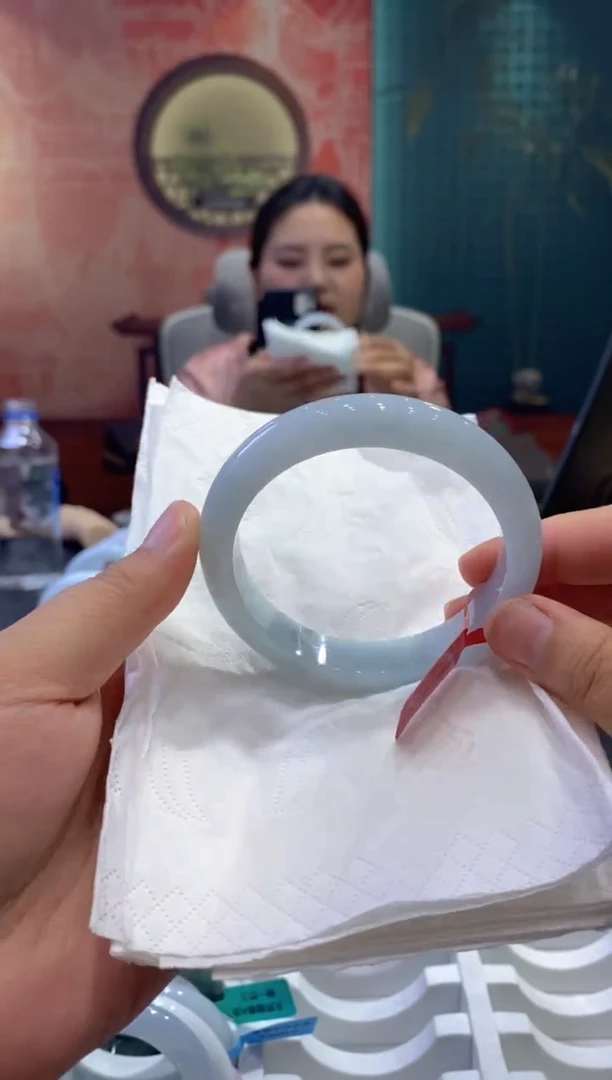 翡翠手镯未镶嵌多人0008035