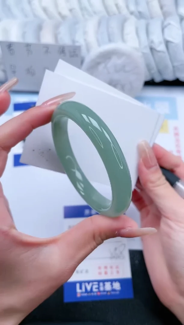 【闪购商品】石英质玉手镯未镶嵌T304-56.8