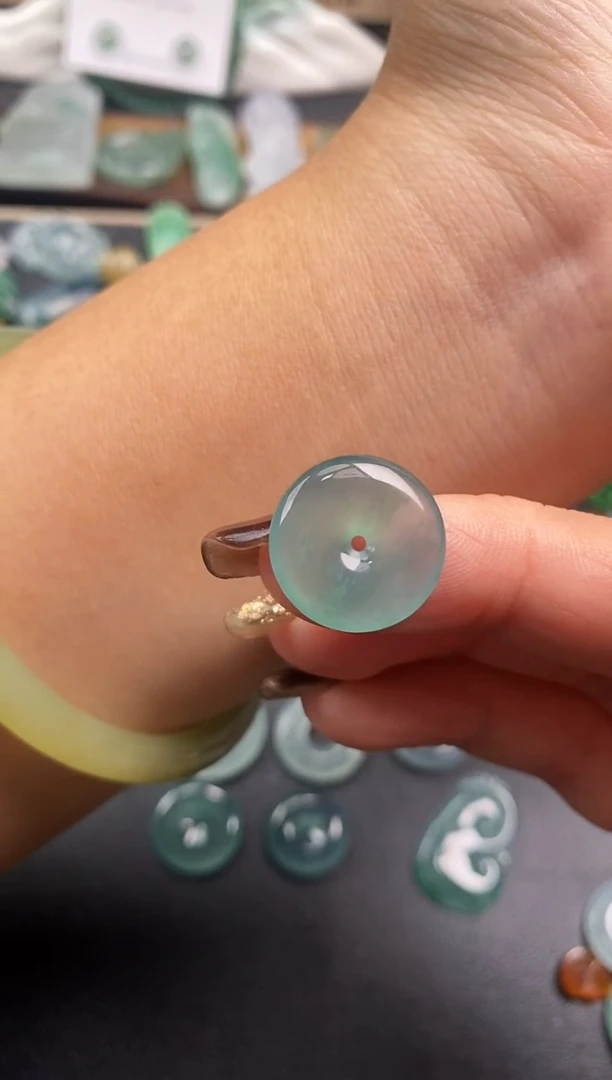 颈饰未镶嵌翡翠平安扣