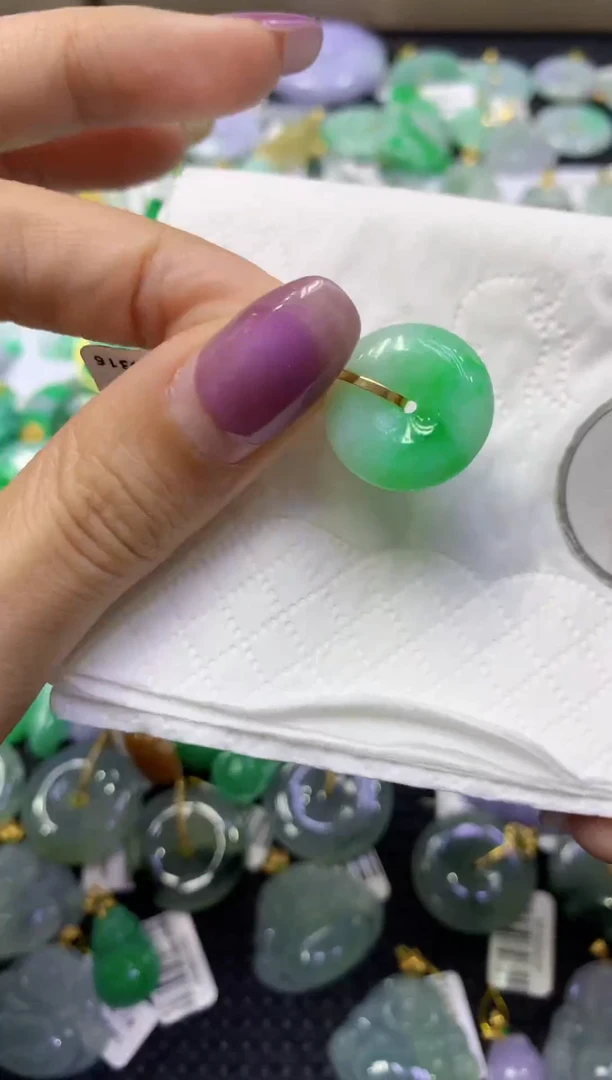 颈饰18K金镶嵌翡翠天然缅甸翡翠A货