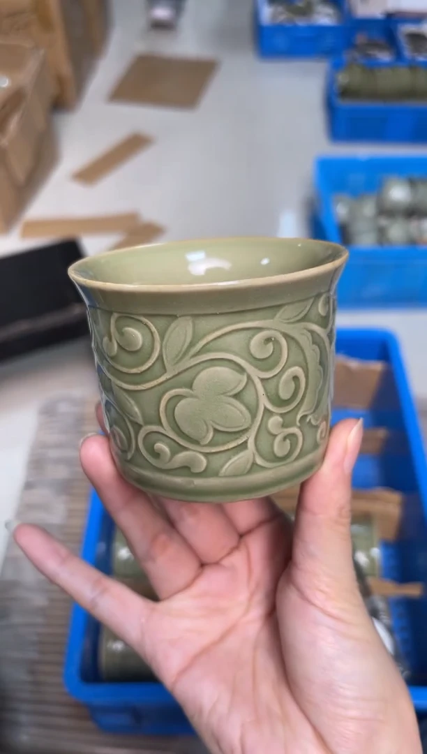 陶瓷橄榄绿唐草纹大缸杯