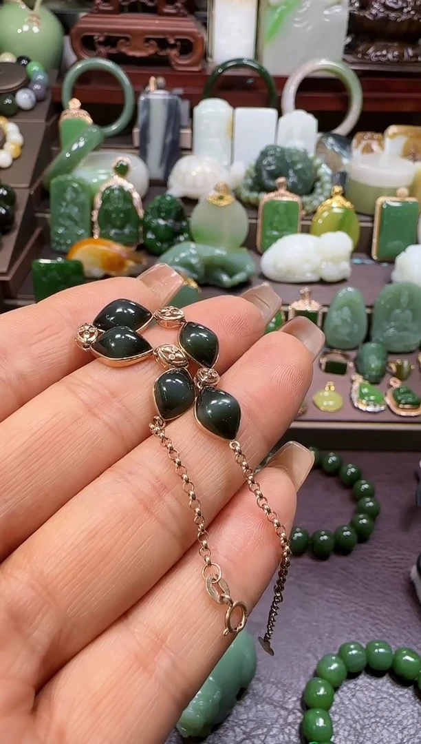 18K金镶嵌和田玉挂件【宏0103】89