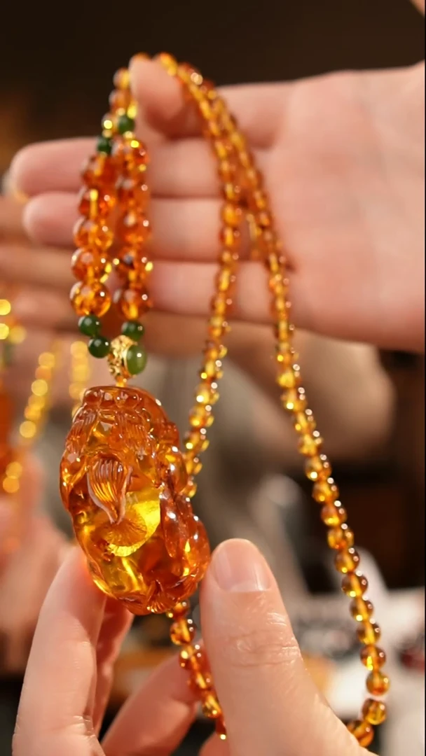 琥珀颈饰未镶嵌花珀貔貅项链