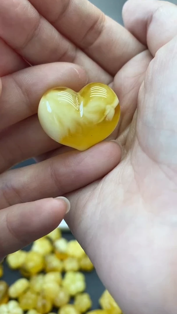 琥珀未镶嵌珠宝奇石1222