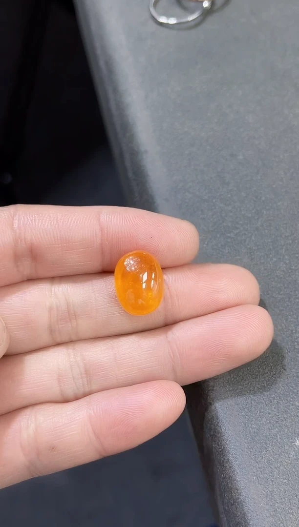 未镶嵌1石榴石（芬达石）裸石