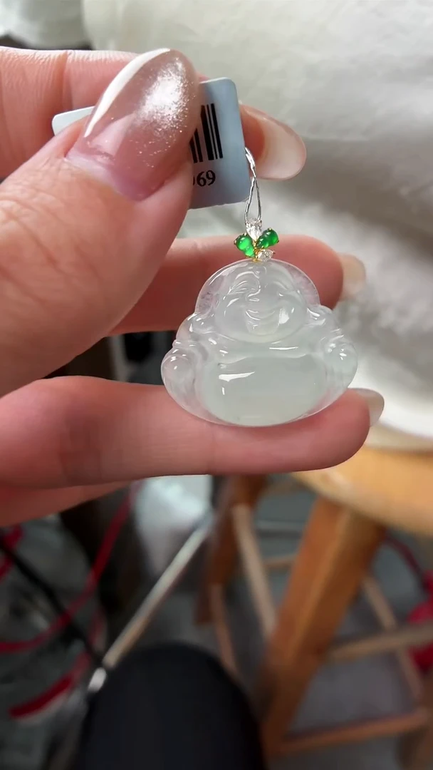 颈饰18K金镶嵌翡翠佛公