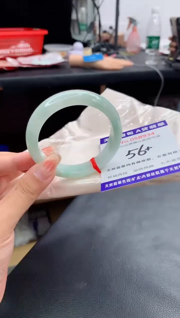 翡翠手镯未镶嵌有纹，完美者勿拍