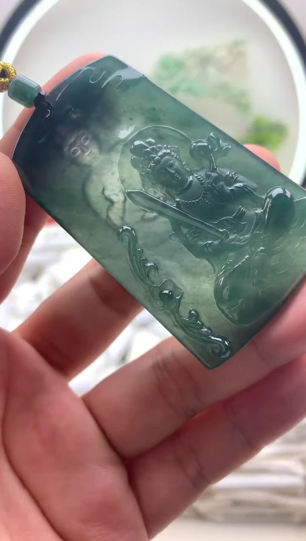 颈饰未镶嵌翡翠虚空藏