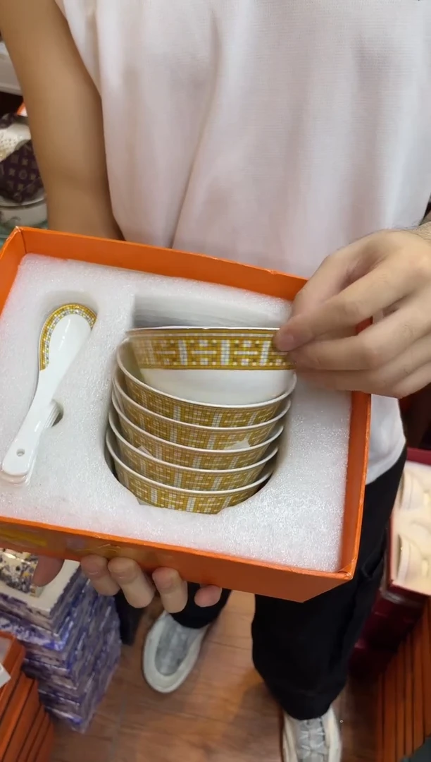 杯鸿辉家品牌瓷器，京东包邮！