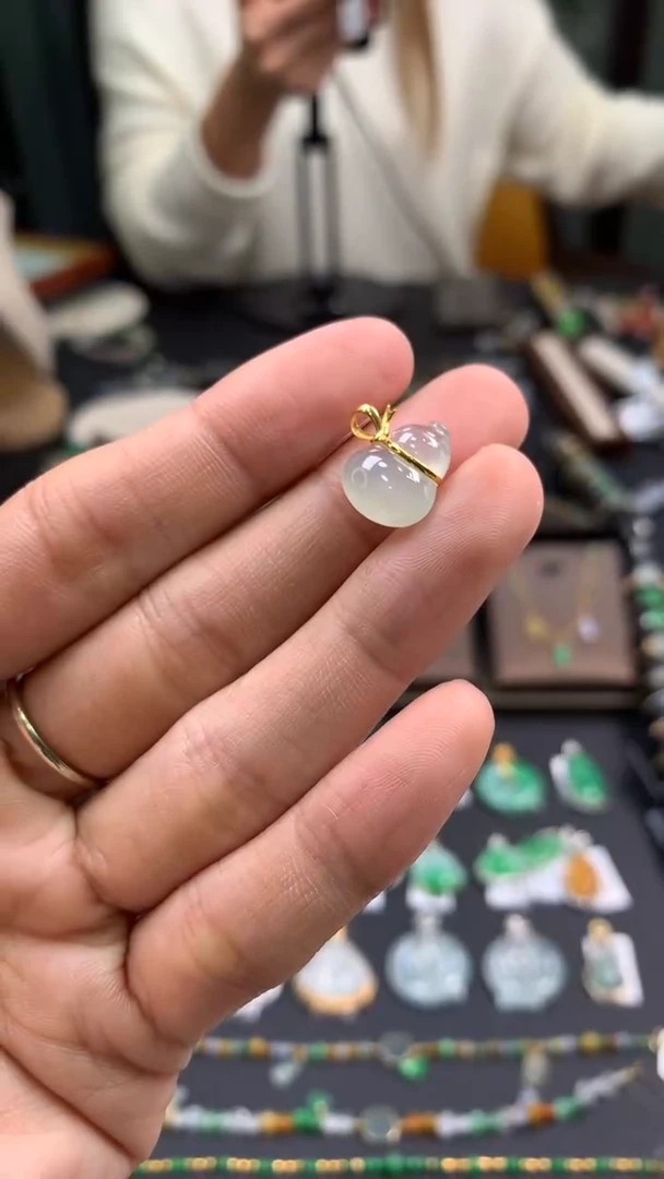 颈饰18K金镶嵌翡翠18209