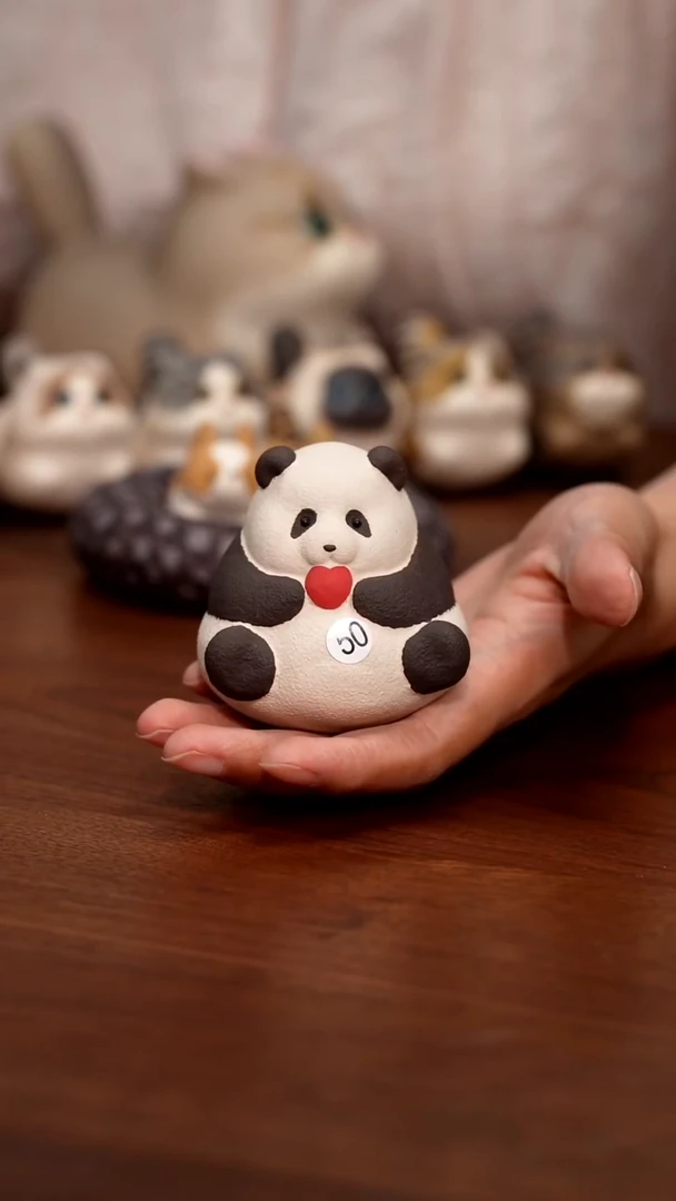 紫砂摆件微瑕花花熊猫