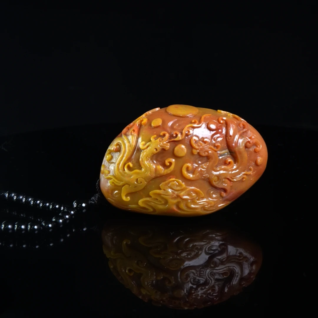 Lot.2.南部田黄双螭献瑞手把件227.2克8x5.1x3.7cm