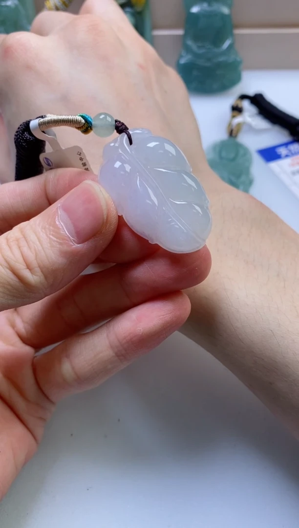 翡翠未镶嵌颈饰