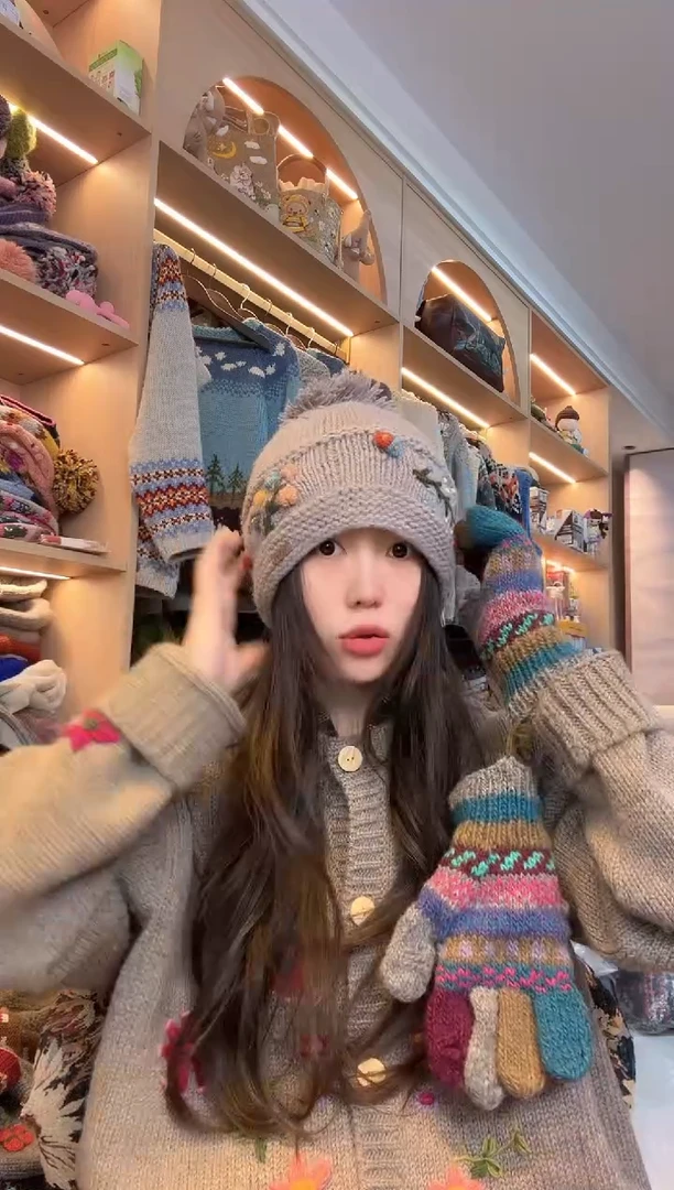 羊毛浅灰色立体花单球帽