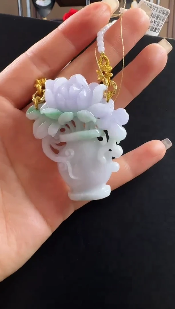 颈饰未镶嵌翡翠花瓶