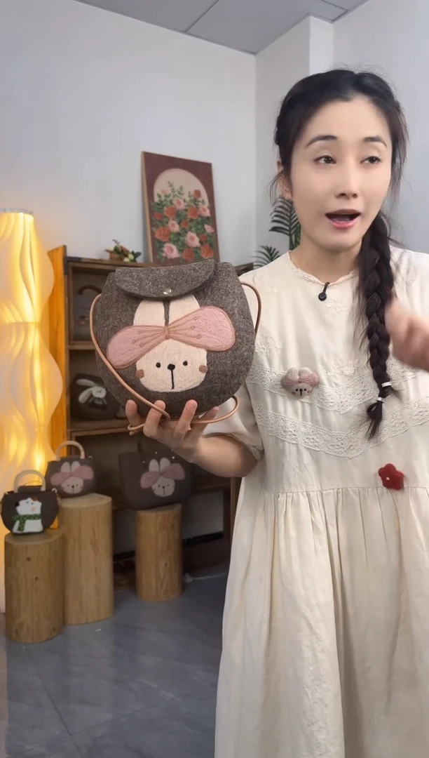 羊毛非遗纯手工 羊毛毡包包