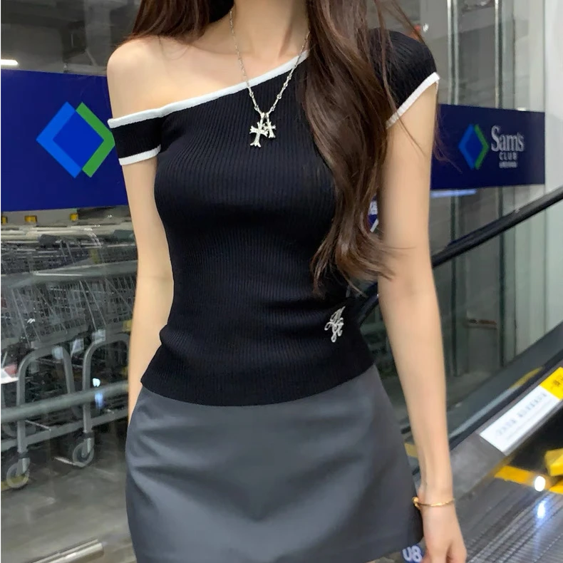 度月棠2025夏季新款气质露肩辣妹风撞色针织上衣女设计感修身显瘦