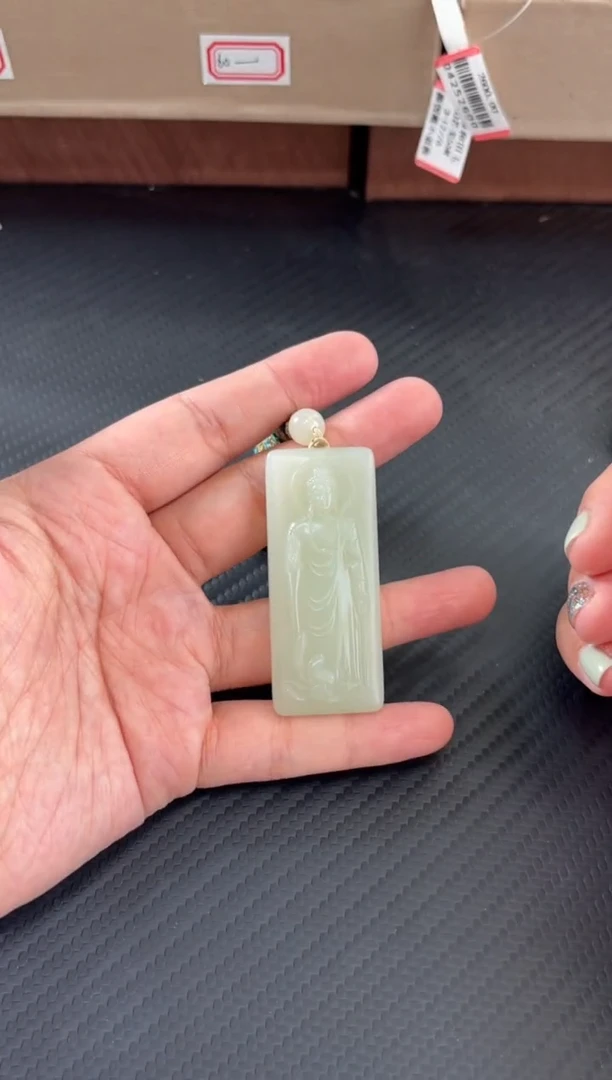 和田玉未镶嵌吊坠(赠链)且末微色差迪克兰一细吊坠