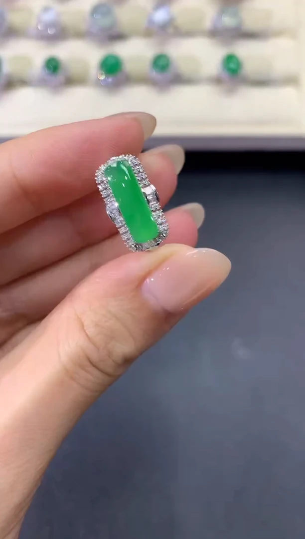 【闪购商品】翡翠戒指18K金镶嵌a85