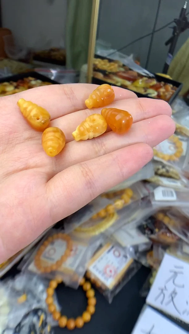 蜜蜡未镶嵌珠宝奇石193发其一