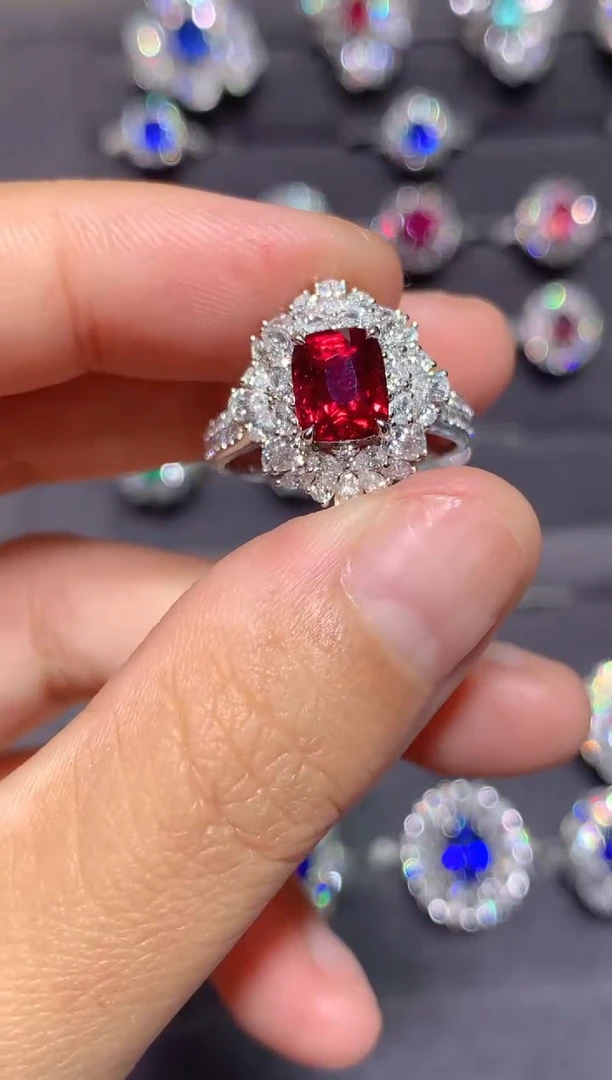 18K金镶嵌戒指红宝石1.53CT