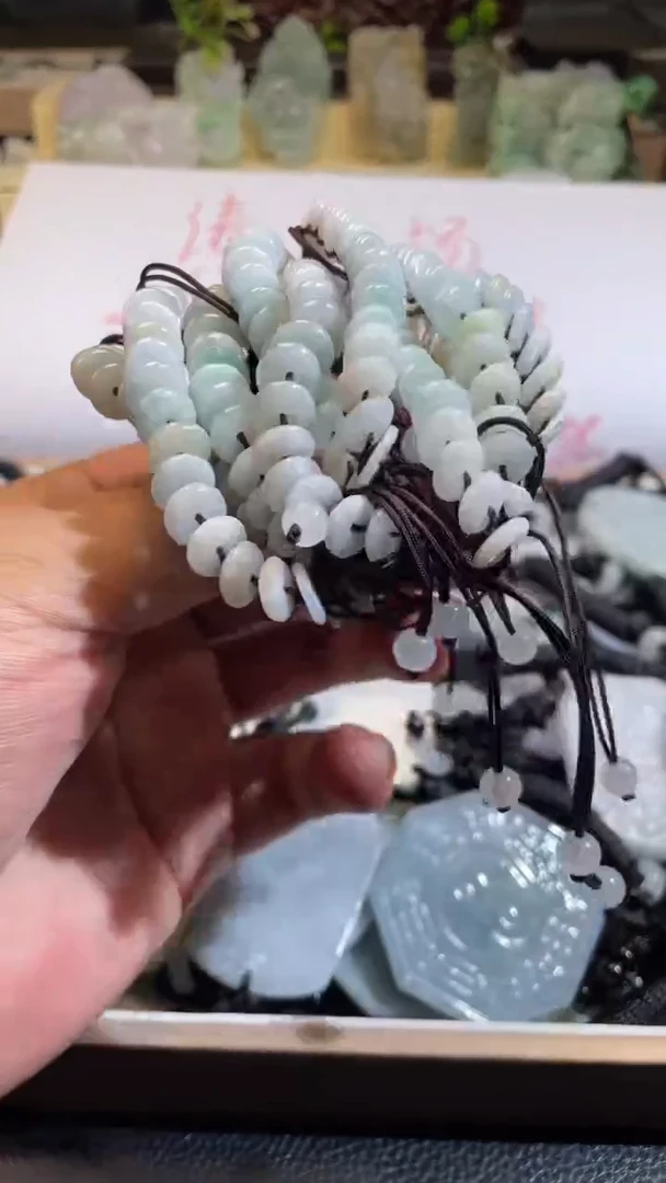 翡翠未镶嵌颈饰7/11/019多样性发其一