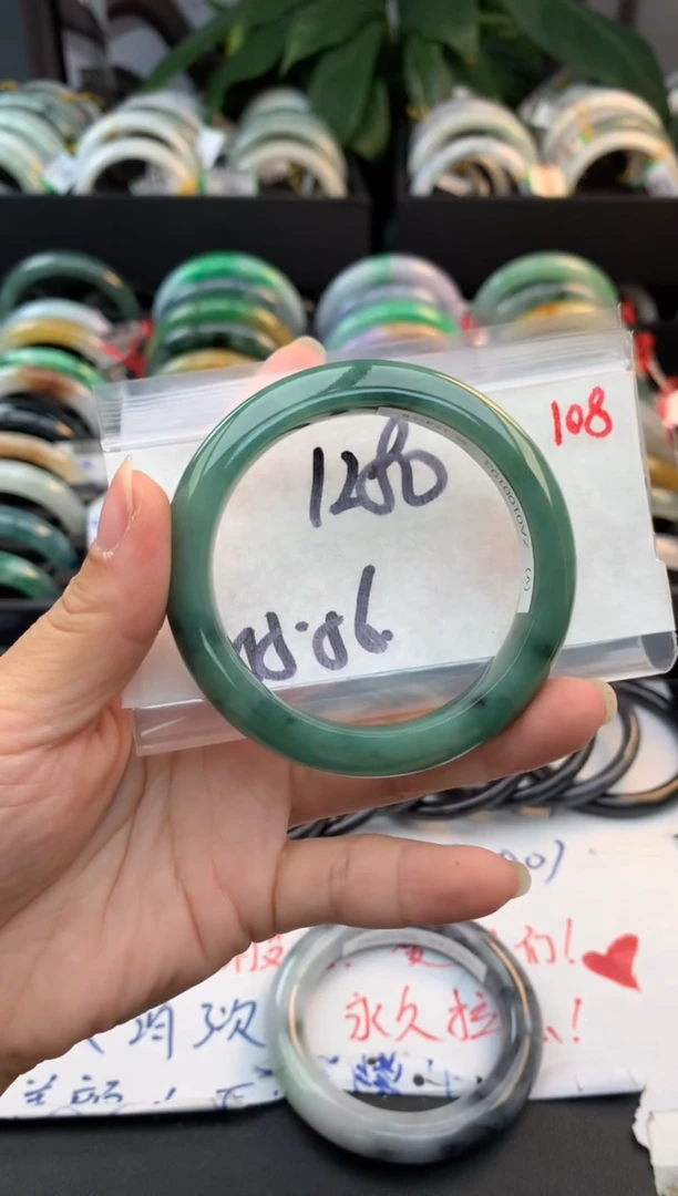 未镶嵌定制翡翠毛货需精细抛光+多人