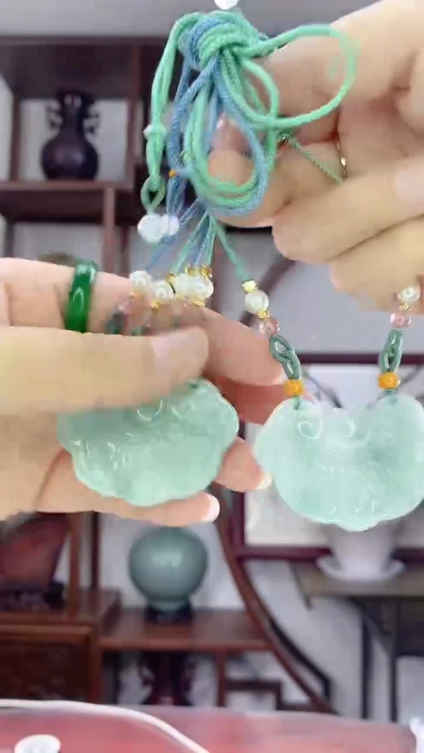 翡翠未镶嵌吊坠(赠链)X57大锁